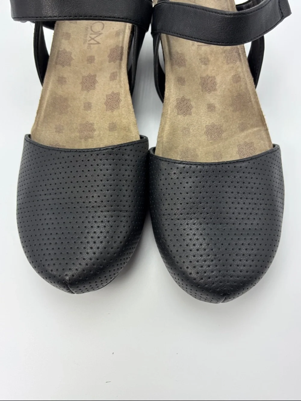 Axxiom Pacer Mary Jane Wedge Shoes - size‎ 7.5